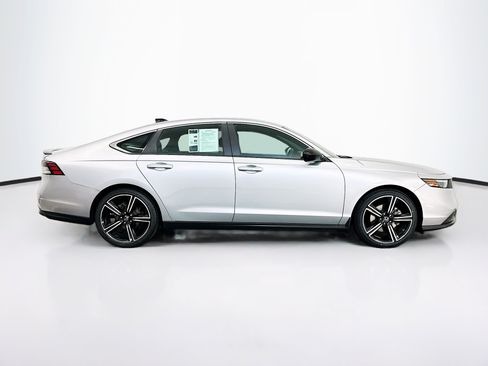 Used 2025 Honda Accord Sport image 10