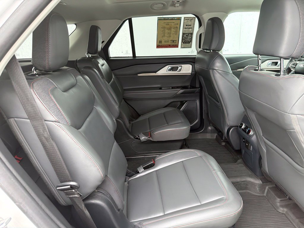 Used 2025 Ford Explorer Active w/ Active Comfort Package AWD/4WD image 8
