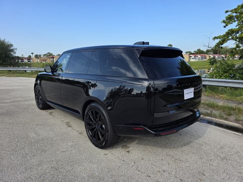 New 2026 Land Rover Range Rover Long Wheelbase SE AWD/4WD image 2