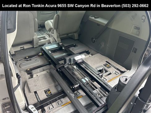 Used 2011 Toyota Sienna XLE image 17