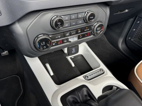 Used 2025 Ford Bronco Outer Banks AWD/4WD image 35
