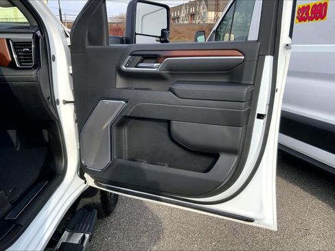 Used 2024 GMC Sierra 2500 Denali w/ Denali Reserve Package image 21