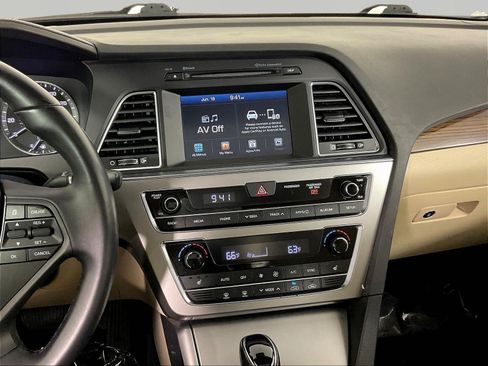 Used 2017 Hyundai Sonata Limited w/ Cargo Package FWD image 9