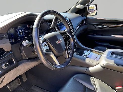 Used 2019 Cadillac Escalade Platinum image 12