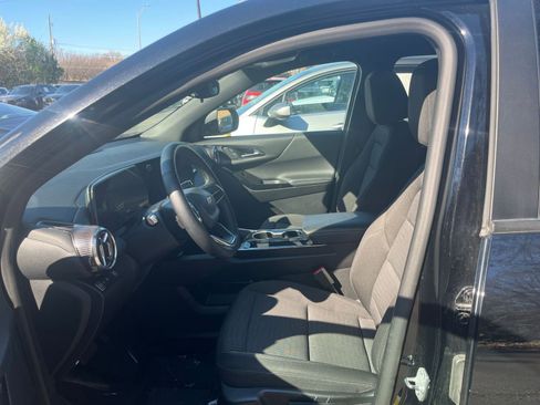 Used 2025 Chevrolet Equinox LT image 28