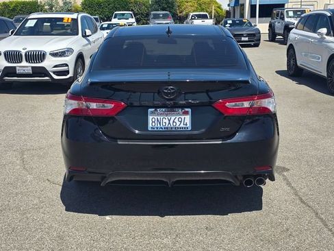 Used 2020 Toyota Camry SE w/ Blackout Package FWD image 5