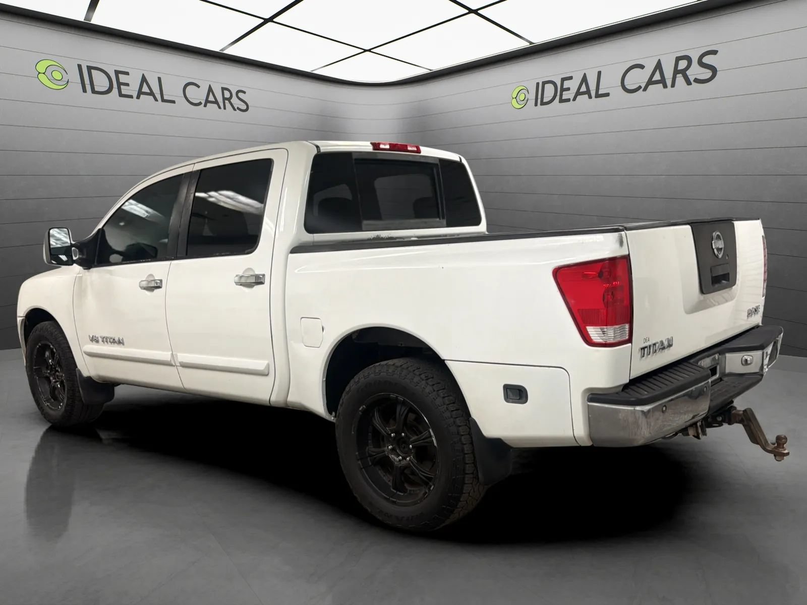 Used 2005 Nissan Titan SE w/ (W01) Utility Bed Pkg AWD/4WD image 3