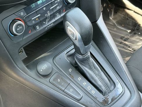 Used 2018 Ford Focus SE w/ Cold Weather Package FWD image 28