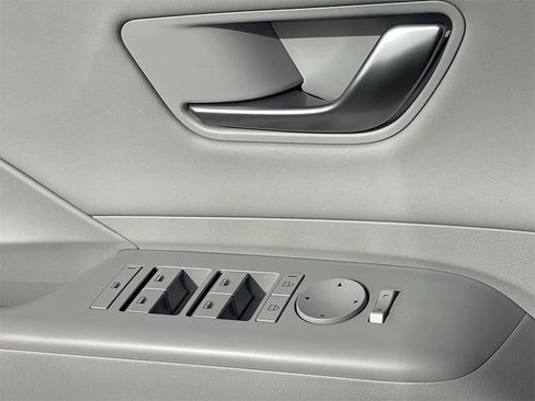 Used 2025 Hyundai Kona Limited image 20