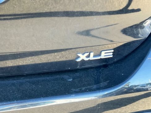 Used 2023 Toyota Highlander XLE image 21