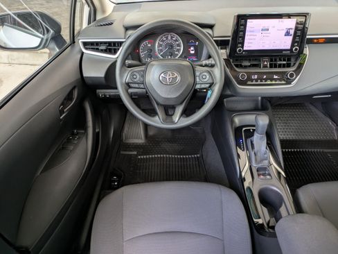 Used 2022 Toyota Corolla LE FWD image 16