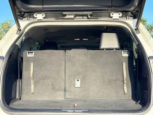 Used 2021 Toyota Highlander Limited image 12