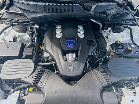 Used 2016 Maserati Ghibli S RWD image 32