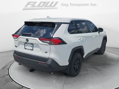 Used 2022 Toyota RAV4 LE FWD image 9