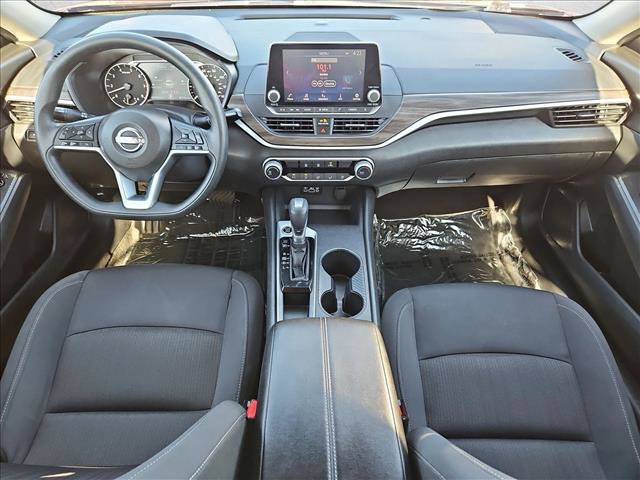 Used 2025 Nissan Altima 2.5 SV FWD image 22