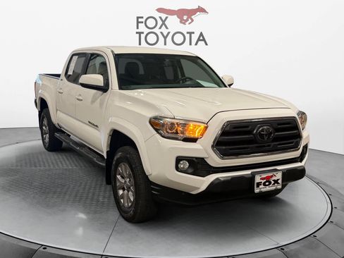 Used 2018 Toyota Tacoma SR5 AWD/4WD image 8