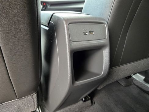 Used 2025 Chevrolet Trax LT w/ LT Convenience Package FWD image 27