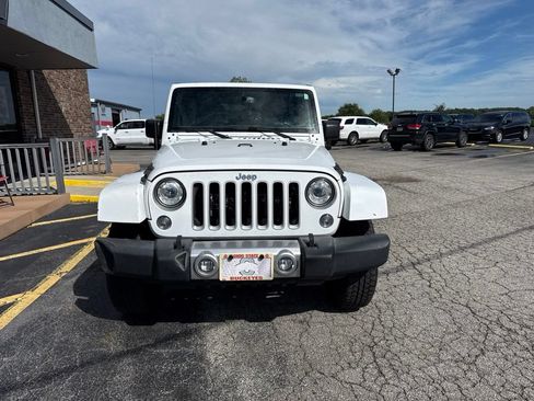 Used 2017 Jeep Wrangler Unlimited Sahara AWD/4WD image 2
