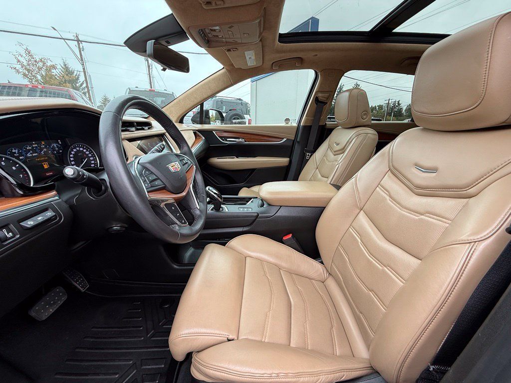 Used 2017 Cadillac XT5 Platinum AWD/4WD image 12