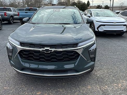 New 2026 Chevrolet Trax LT w/ LT Convenience Package image 2