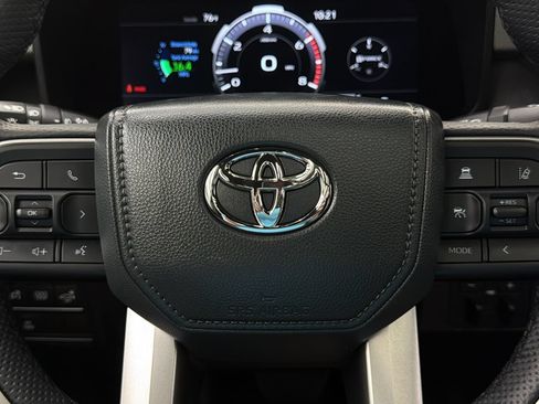 Used 2025 Toyota Tundra Limited AWD/4WD image 27