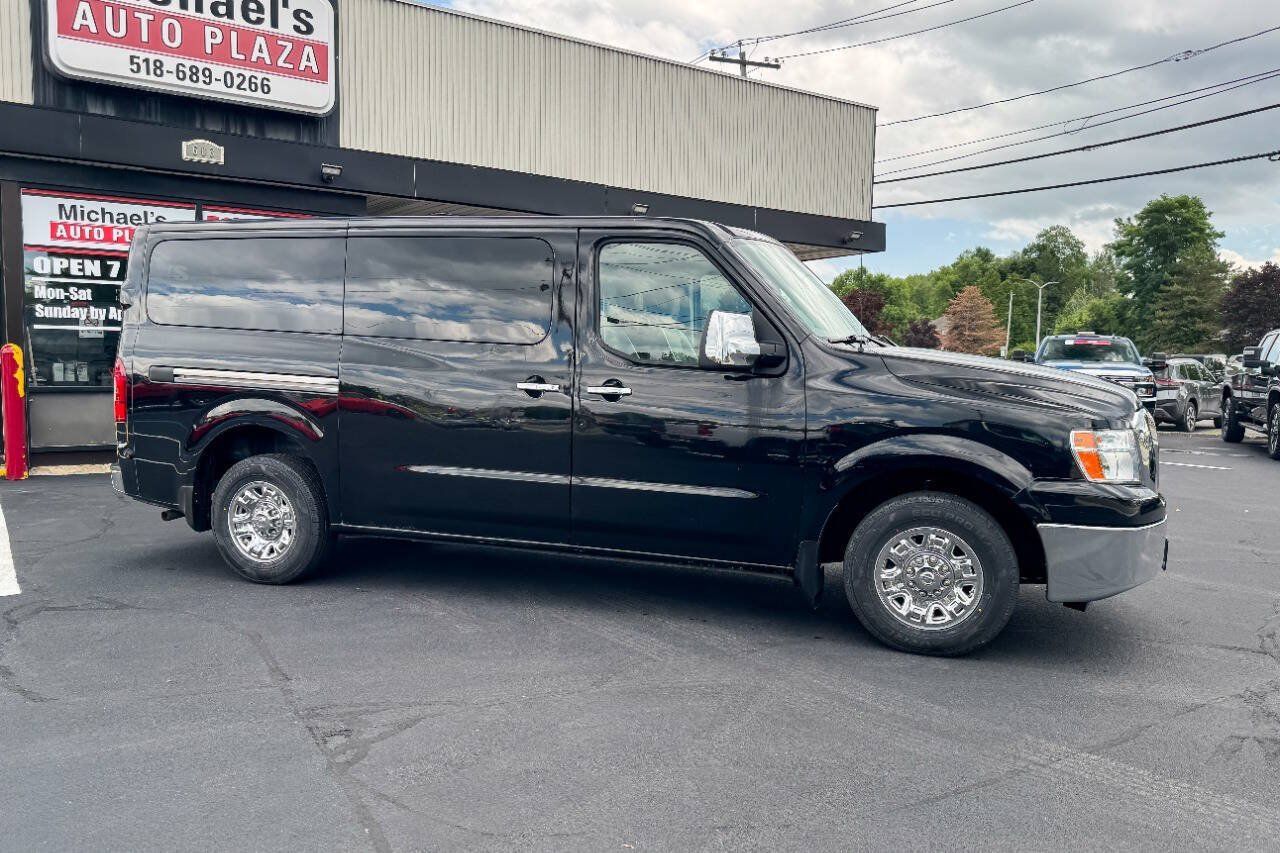 Used 2018 Nissan NV 3500 SV w/ Navigation Package RWD image 3
