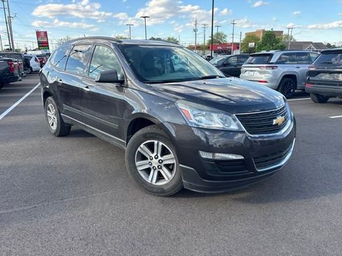 Used 2017 Chevrolet Traverse LS FWD image 4