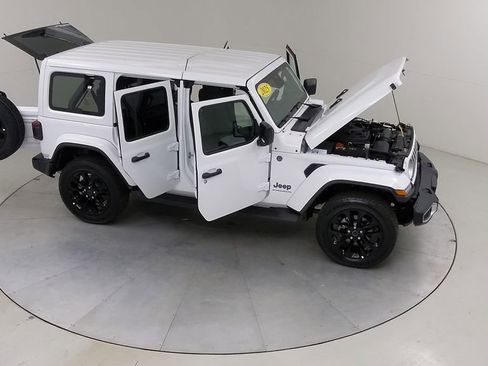 Used 2025 Jeep Wrangler Unlimited Sahara AWD/4WD image 46