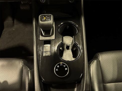 Used 2023 Nissan Rogue SV w/ SV Premium B Package image 31