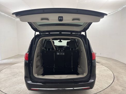 Used 2017 Chrysler Pacifica Touring-L Plus FWD image 26