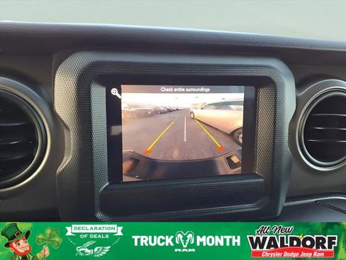 Used 2022 Jeep Gladiator Willys image 15