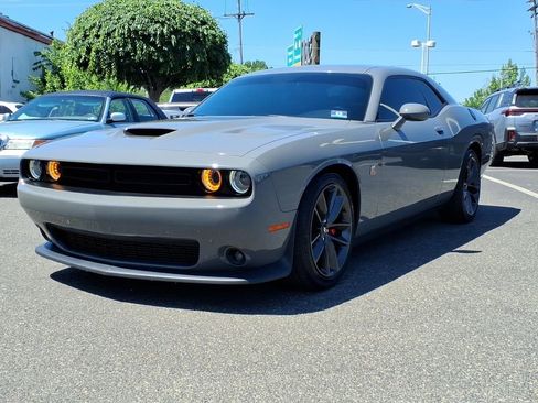 Used 2019 Dodge Challenger R/T Scat Pack w/ Plus Package RWD image 3