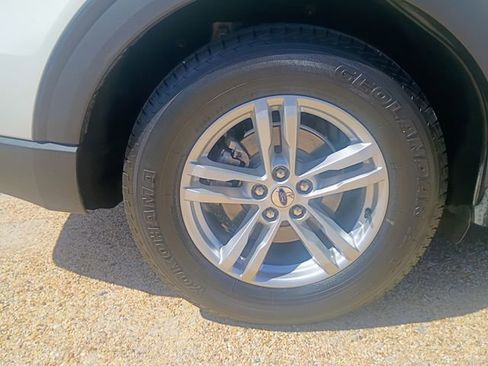Used 2020 Ford Explorer XLT RWD image 17
