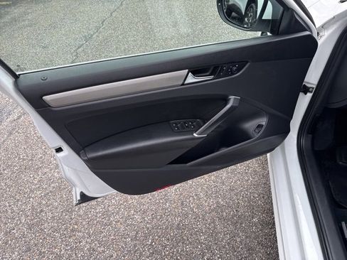 Used 2021 Volkswagen Passat 2.0T SE image 48