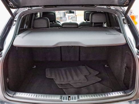 Used 2025 Porsche Macan image 31