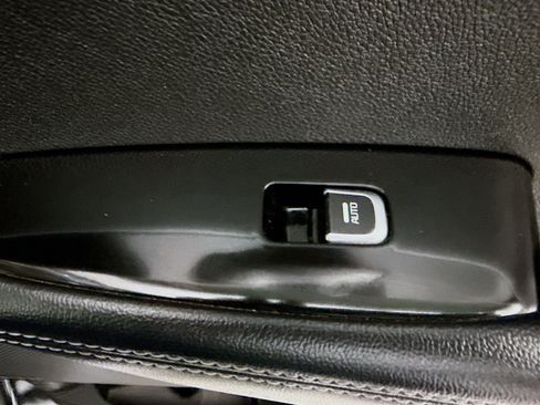 Used 2016 Kia Sorento SX image 31