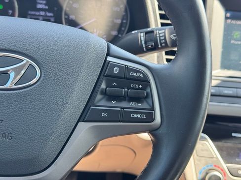 Used 2017 Hyundai Elantra Limited image 27