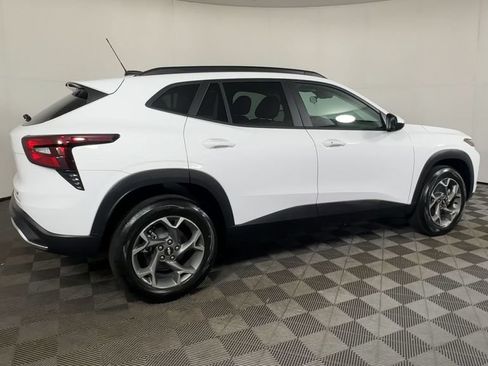 New 2026 Chevrolet Trax LT w/ LT Convenience Package FWD image 10