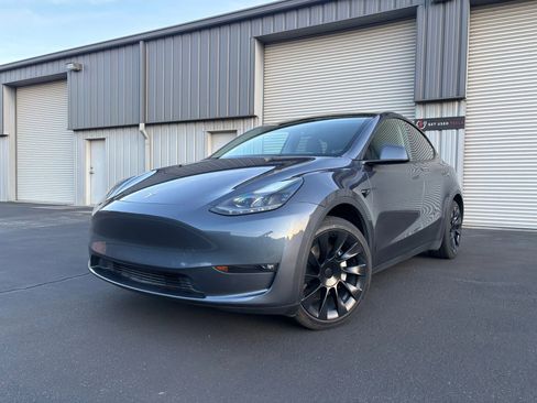Used 2023 Tesla Model Y Long Range AWD/4WD image 4