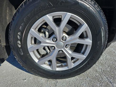 Used 2022 Jeep Grand Cherokee Limited image 15