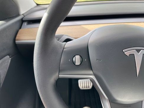 Used 2022 Tesla Model Y Performance image 10