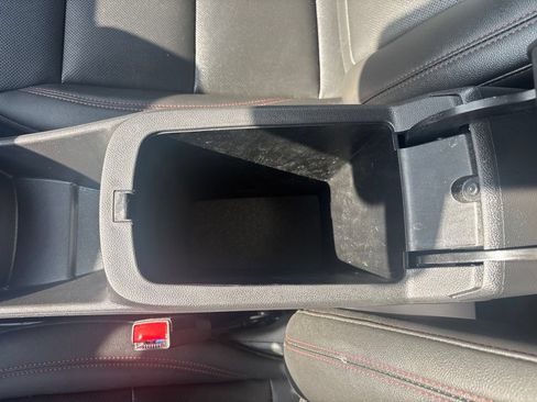Used 2025 Chevrolet Trax RS FWD image 33