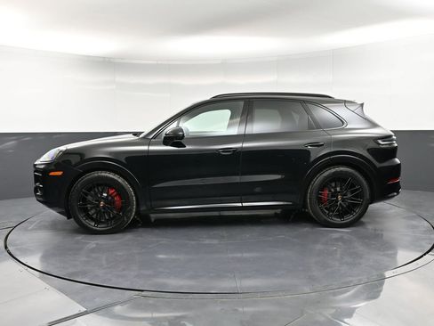 New 2026 Porsche Cayenne GTS image 2