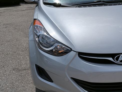Used 2012 Hyundai Elantra GLS FWD image 10