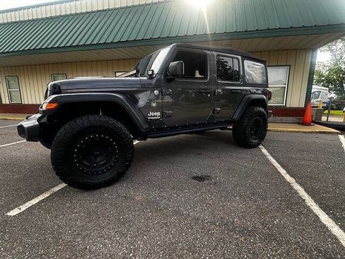 Used 2018 Jeep Wrangler Unlimited Sport AWD/4WD image 2