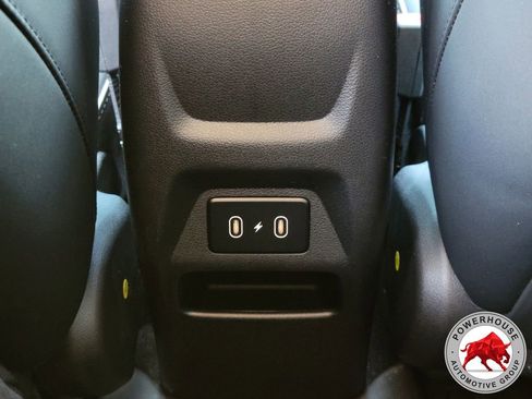 Used 2025 Hyundai Venue Limited FWD image 17