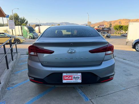 Used 2019 Hyundai Elantra SE w/ Cargo Package FWD image 4