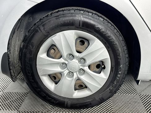 Used 2017 Kia Forte LX image 30