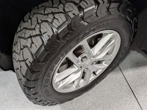 Used 2021 Jeep Grand Cherokee L Laredo w/ Luxury Tech Group I AWD/4WD image 8