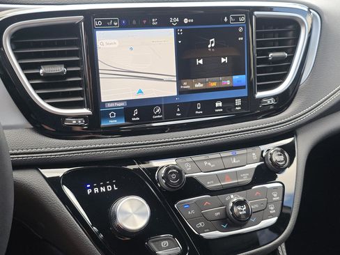 New 2026 Chrysler Pacifica Limited w/ S Appearance Package image 32